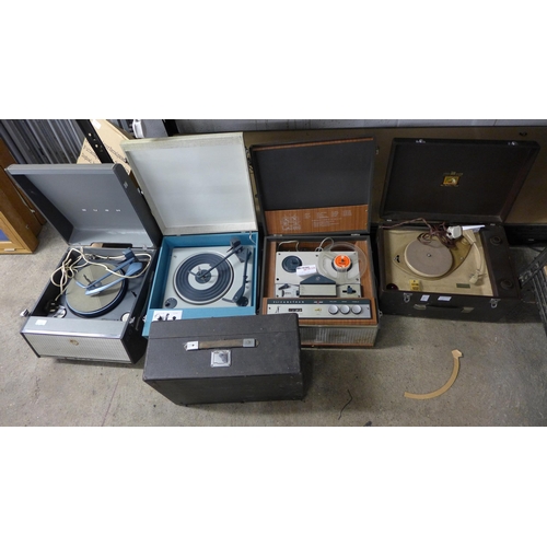 2140 - 5 Vintage Record players