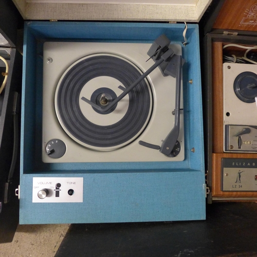 2140 - 5 Vintage Record players