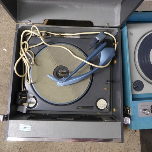 2140 - 5 Vintage Record players