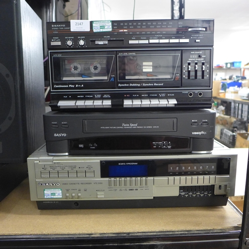 2147 - Sanyo bundle: Sanyo Betacord video cassette recorder 9VTC-5150), stereo twin cassette midi system (W... 