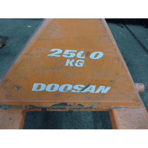 2159 - Doosan pump truck