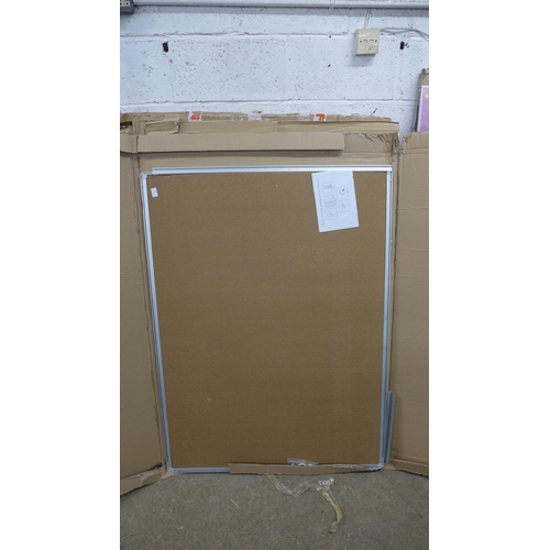 2168 - 10 White boards in various sizes