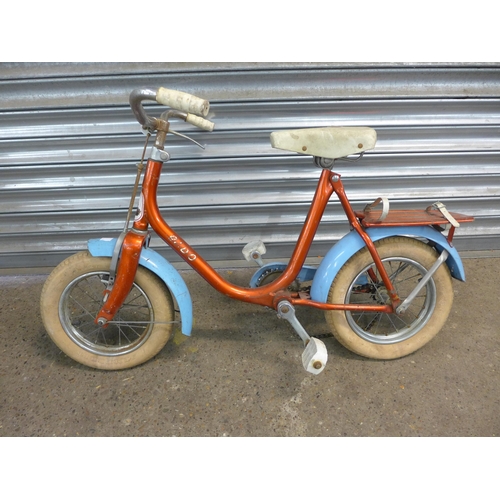 2180 - Child's vintage bike