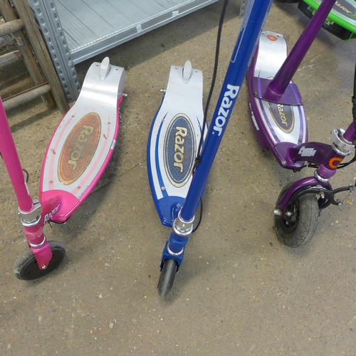 2186D - Children's Razor scooters x 3