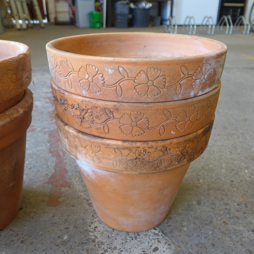 2204 - Large selection of terracotta plant pots; 9 large & approx. 24 smaller