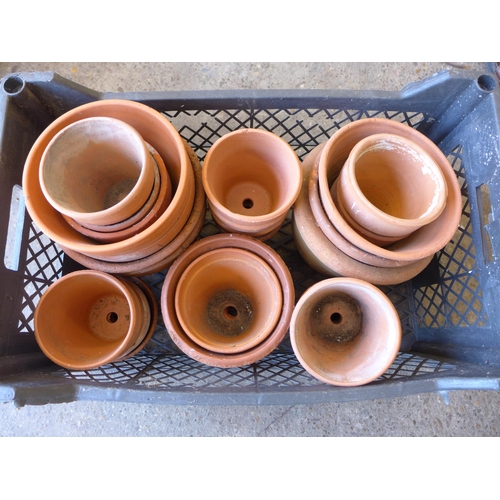 2204 - Large selection of terracotta plant pots; 9 large & approx. 24 smaller