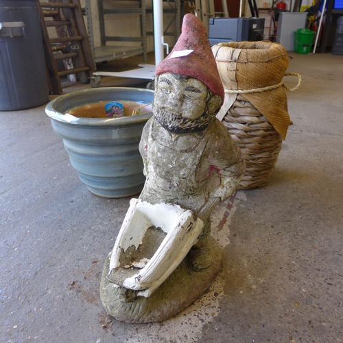 2211 - Garden bundle: plastic pots, gnome, ceramic pot & wicker pot