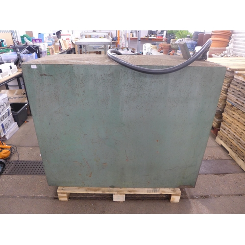 2222 - 1000 Litre diesel tank with nozzle