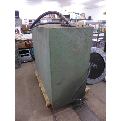 2222 - 1000 Litre diesel tank with nozzle