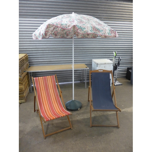 2233 - Two deckchairs, parasol umbrella and parasol base