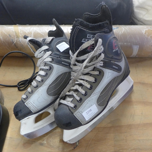 2298 - Externo ice skates size 8