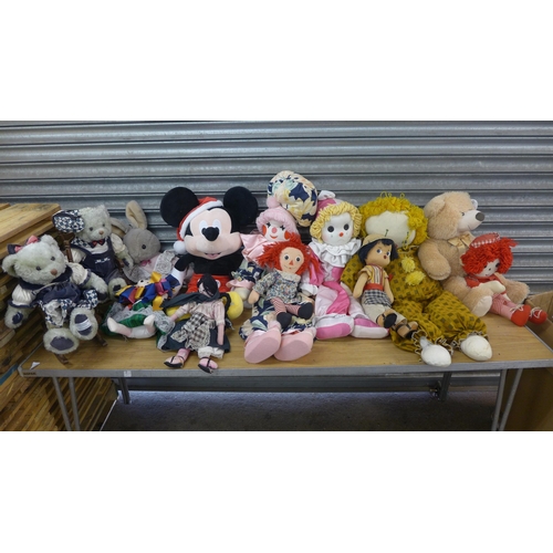 2305 - Two large boxes of children's soft toys