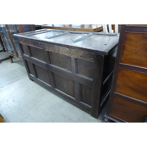 171 - A William III panelled oak coffer