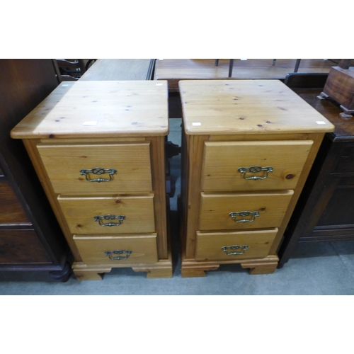 174 - A pair of Victorian style pine three drawer chests