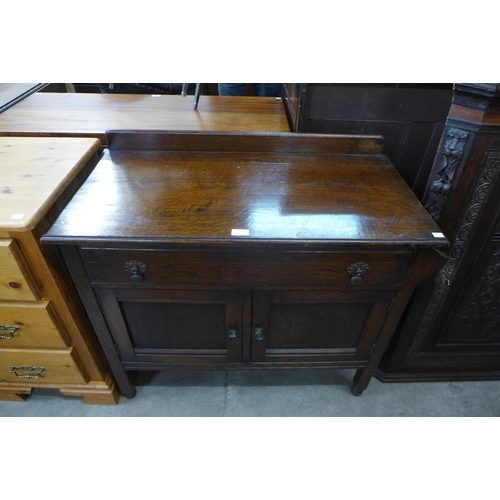 176 - An early 20th Century oak washstand