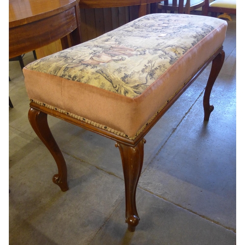 202 - A French walnut and upholstered window seat