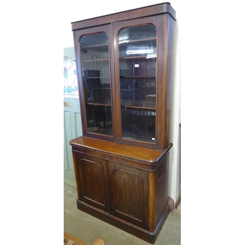 255 - A Victorian mahogany bookcase