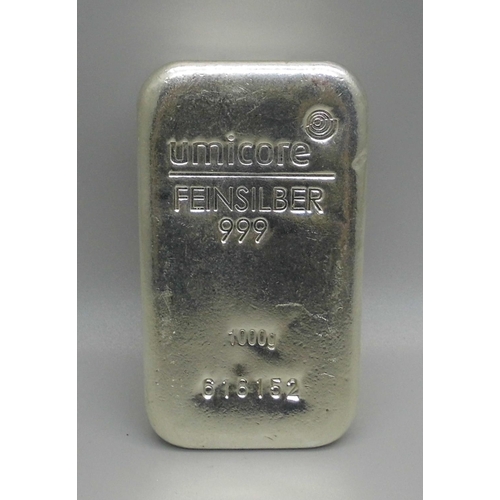 1000 - A 1kg 999 fine silver bar