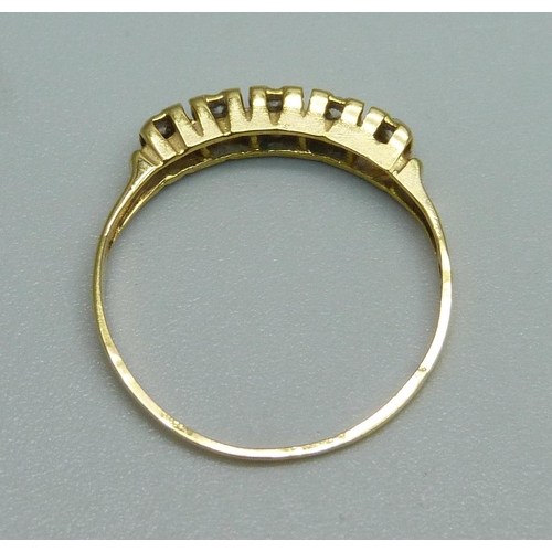 1008 - A 9ct gold, five stone ring, 1.1g, P, shank worn