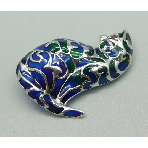 1013 - A silver plique-a-jour cat brooch