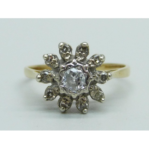 1026 - An 18ct gold and diamond cluster ring, 2.9g, N