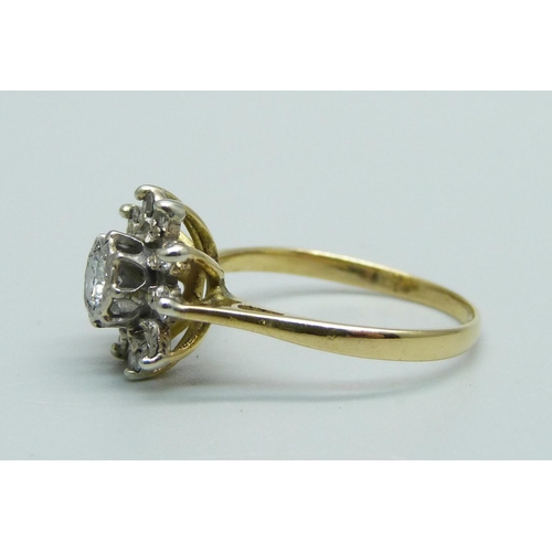 1026 - An 18ct gold and diamond cluster ring, 2.9g, N