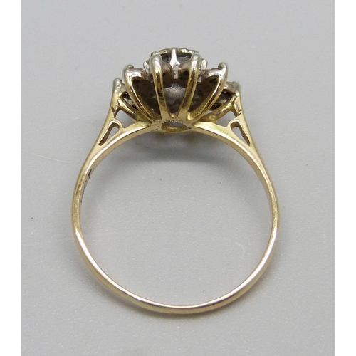 1026 - An 18ct gold and diamond cluster ring, 2.9g, N