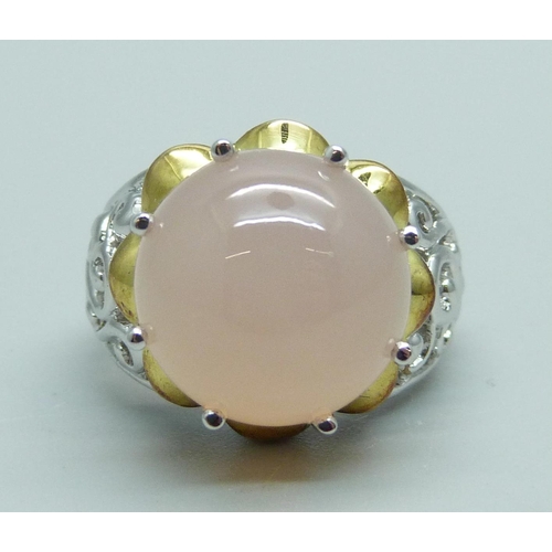 1032 - A Tanzanian pink chalcedony ring, N, with certificate