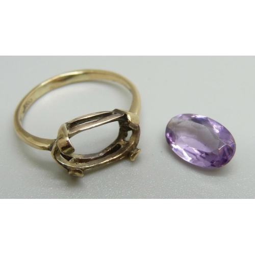 1047 - A yellow metal and amethyst ring, stamped 585, 2.9g, R, stone requires re-setting