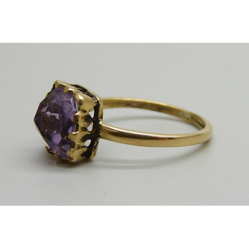 1048 - A 22ct gold and amethyst ring, a/f, 3.8g, P