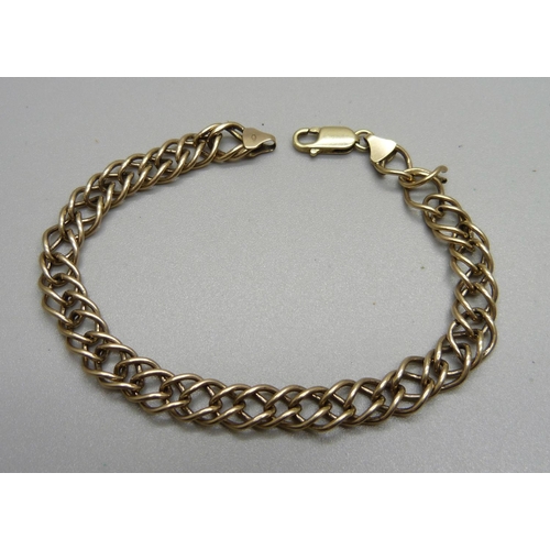 1057 - A 9ct gold bracelet, 7.2g, (hollow links and one link a/f)