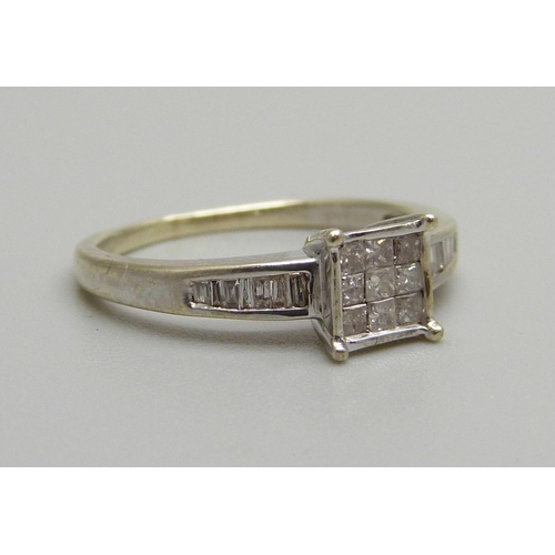 1061 - A 9ct white gold Princess cut twenty-three stone diamond ring, 2g, L