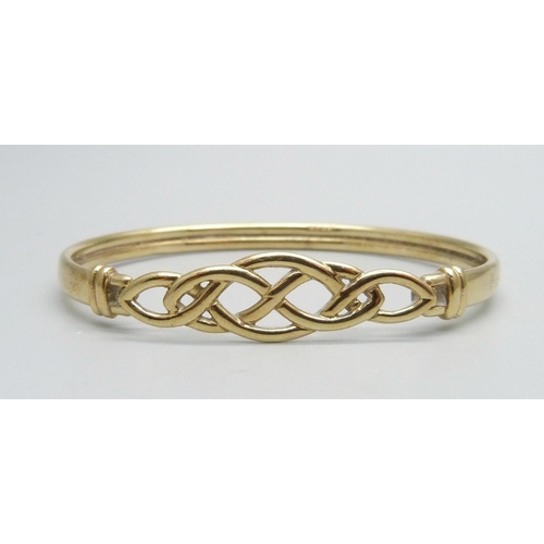 1077 - A 9ct gold bangle, 7.5g