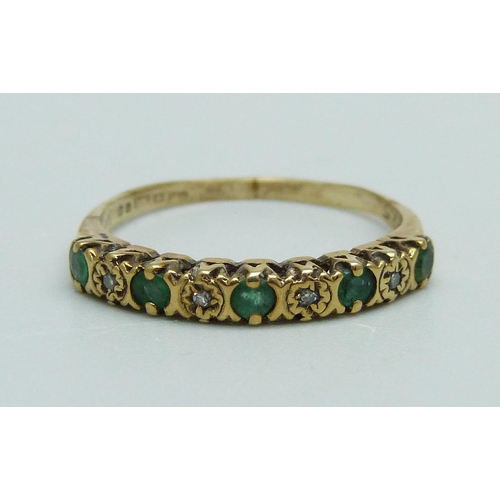 1088 - A 9ct gold, green stone and diamond ring, 1.3g, L