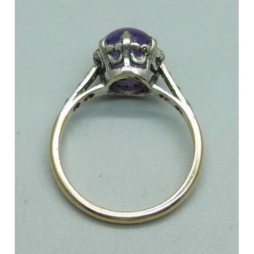 1089 - A 9ct gold and amethyst solitaire ring, 3.1g, P