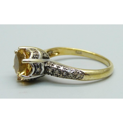 1099 - A silver gilt, citrine and forty champagne diamond ring, N, with certificate