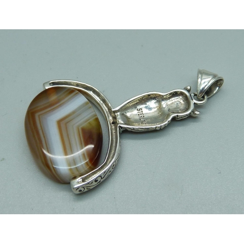 1111 - A silver owl and agate swivel fob or pendant