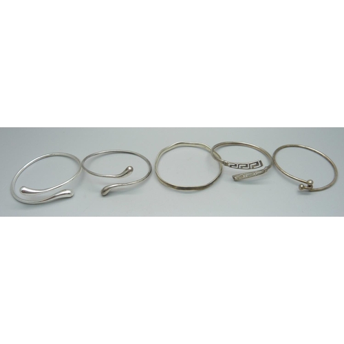 1119 - Five silver bangles