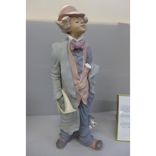 607 - A large Lladro figure of a clown, Mischievous Musician, limited edition 249/350, 46cm