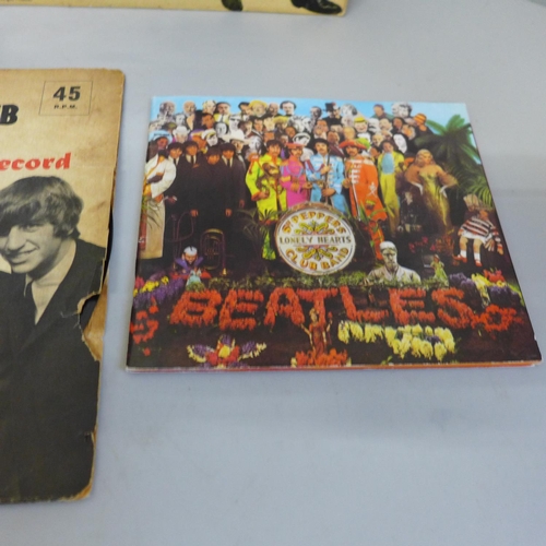 625 - The Beatles Souvenir Song Album, two The Beatles EPs and a fan club 7