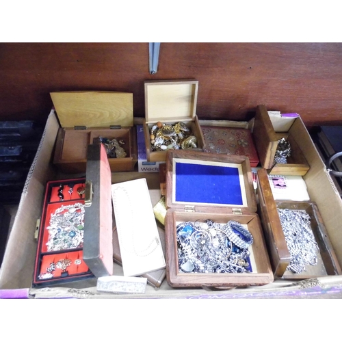 653 - A collection of costume jewellery, all boxed