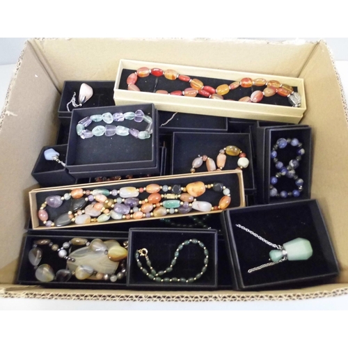 659 - Twenty-four items of semi-precious stone jewellery