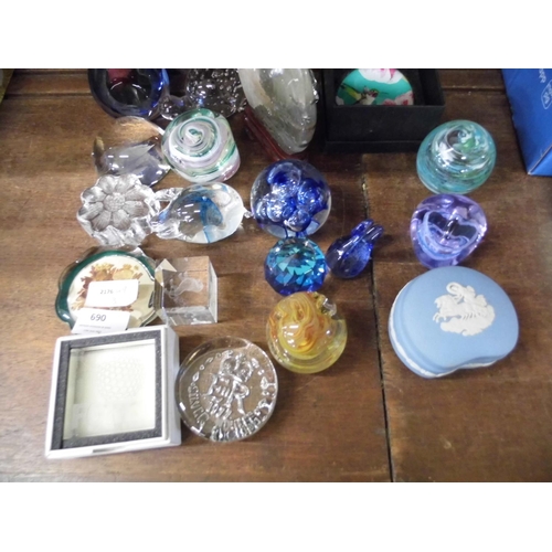 690 - Twenty-four glass paperweights, one a/f and a Wedgwood Jasperware pot