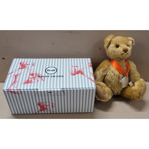 752 - A Steiff 2018 Bear of the Year limited edition Teddy bear, complete, boxed