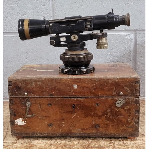 786 - A military artillery gun sight, in wooden case