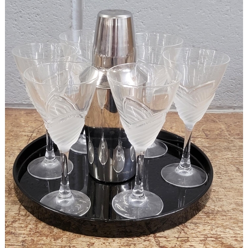 791 - An Art Deco style cocktail set