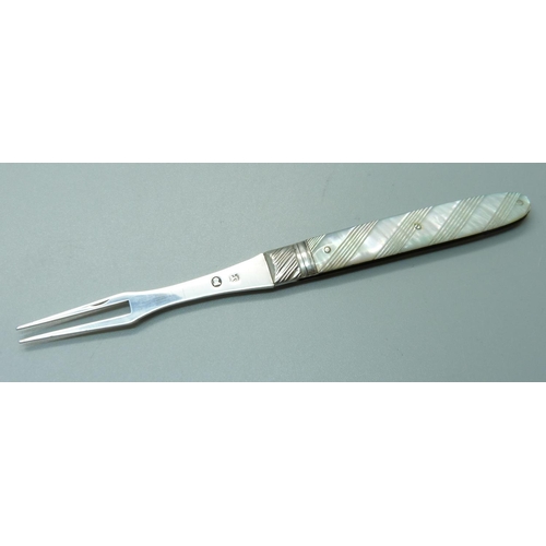 813 - A Georgian silver and mother of pearl olive fork