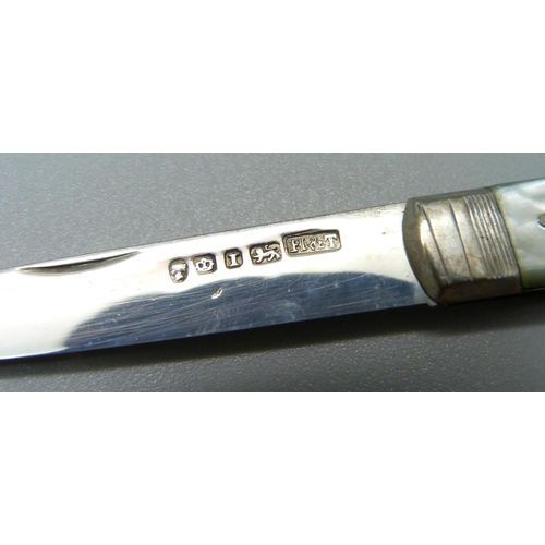 816 - A Victorian silver and mother of pearl fruit knife, Sheffield 1852, Hilliard & Thomason