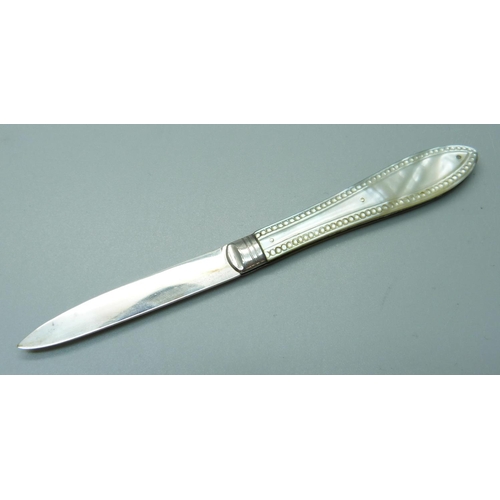 817 - A Victorian silver and mother of pearl fruit knife, Sheffield 1864, Thomas Marples