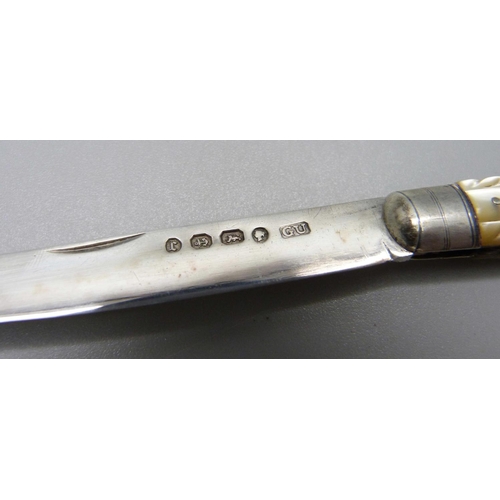 821 - A Victorian silver and mother of pearl fruit knife, Birmingham 1877, George Unite